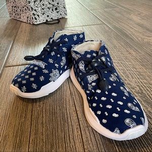 Akid Remington Bandana print-indigo Blue NWT